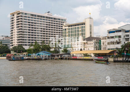 Bangkok, Thailand.  Approaching Mandarin Oriental Hotel from the Chao Phraya River. Stock Photo