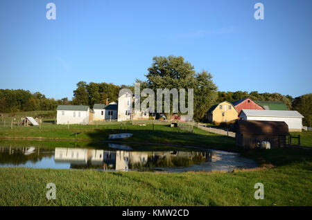 Amish farm and lake in Holmes County, Ohio, USA Stock Photo