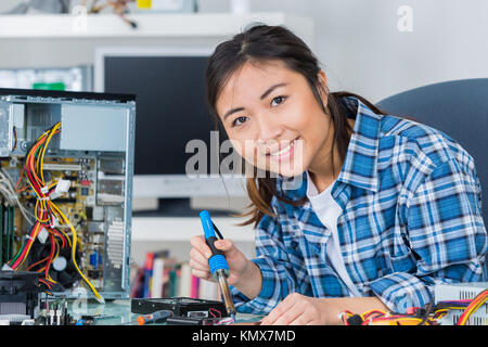 tech tests electronic equipment in service centre Stock Photo
