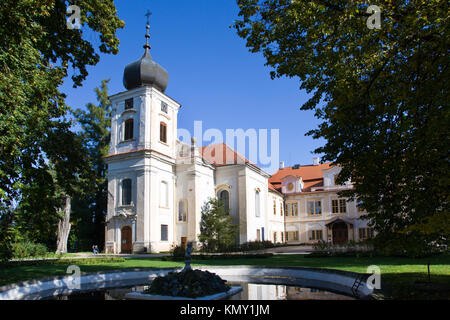 castle Loucen and its labyrinth in the garden, Central Bohemia, Czech republic /  zamek Loucen, Stredocesky kraj, Ceska republika Stock Photo