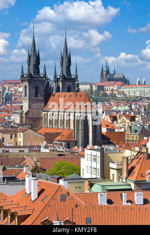 Prazsky hrad, Tynsky chram a Stare Mesto (UNESCO), Praha, Ceska republika / Tyn cathedral and Old Town (UNESCO), Prague, Czech Republic Stock Photo