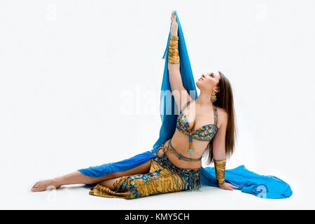 Pin by Ravenconscious on Bellydance | Belly dance, Belly dancers, Belly  dance costumes