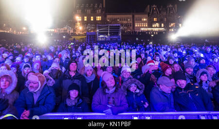 Edinburgh, United Kingdom. 9 December,2017. Sleep in the Park, held in Princes Street Gardens in Edinburgh, will see almost 9000 people sleep outdoors to raise money and awareness of homelessness. The event is organised by Social Bite and starts with a music concert. General view of audience . Credit: Iain Masterton/Alamy Live News Stock Photo