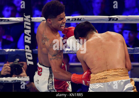 New York, New York, USA. 9th Dec, 2017. SHAKUR STEVENSON (red and white trunks) and OSCAR MENDOZA battle in a featherweight bout at Madison Square Garden in New York City, New York. Credit: Joel Plummer/ZUMA Wire/Alamy Live News Stock Photo