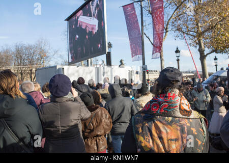 Paris, France. 09th Dec, 2017. Popular commemoration of the death of French singer Johnny Hallyday in Paris Credit: slaeinte/Alamy Live News Stock Photo