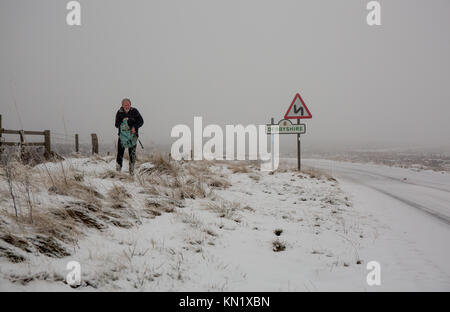 Peak District, Derbyshire, UK. 10th Dec, 2017. A rambler braves the snow on the Derbyshire border in the Peak District near Sheffield. Credit: Gary Bagshawe/Alamy Live News Stock Photo