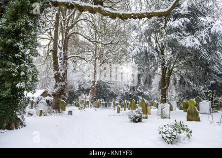 Birminghan, UK. 10th Dec, 2017. Heavy snow is causing beautiful scene in Harborne Village, Birmingham Credit: Ket Sang Tai/Alamy Live News Stock Photo