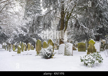 Birminghan, UK. 10th Dec, 2017. Heavy snow is causing beautiful scene in Harborne Village, Birmingham Credit: Ket Sang Tai/Alamy Live News Stock Photo