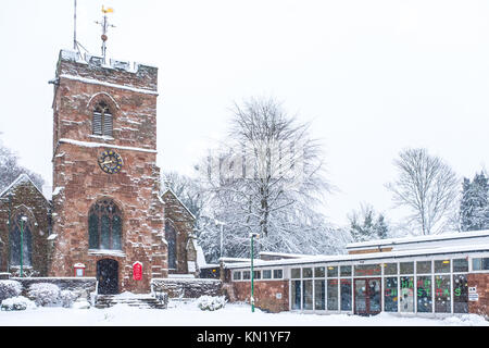 Birminghan, UK. 10th Dec, 2017. Heavy snow is causing beautiful scene in Harborne Village, Birmingham Credit: Ket Sang Tai/Alamy Live News Stock Photo