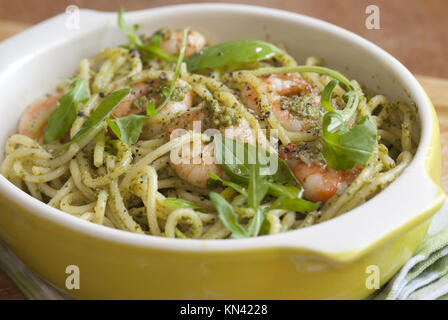 Spaghetti with king prawns and classic basil pesto sauce.