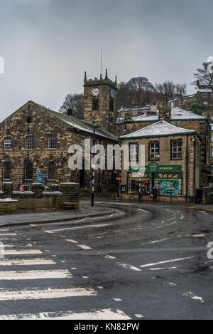 Holmfirth, UK. 10th Dec, 2017. Chrismas Shoppers stay ay home as snow hits the peak district town of Holmfirth, West Yorkshire, England. 10th December 2017. Carl Dickinson/Alamy Live News. Credit: CARL DICKINSON/Alamy Live News Stock Photo