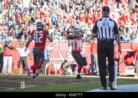 Tampa Bay Buccaneers offensive tackle Donald Penn #70 relaxes