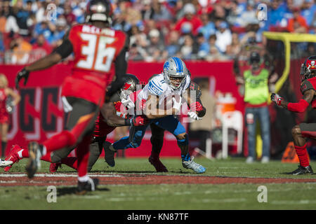 Tampa, Florida, USA. 10th Dec, 2017. Detroit Lions wide receiver Marvin Jones (11) dives for a first down during the game against the Tampa Bay Buccaneers on Sunday December 10, 2017 at Raymond James Stadium in Tampa, Florida. Credit: Travis Pendergrass/ZUMA Wire/Alamy Live News Stock Photo