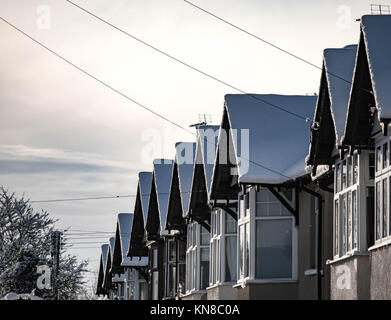 Leominster, UK. 11th December, 2017. Snow capped rooftops on terraced houses are seen on South Street inLeominster on December 11th 2017. Credit: Jim Wood/Alamy Live News Stock Photo