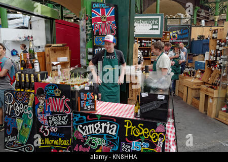 Boroughs market, market stall with alcehol, Sangria, Prosecco, wine, London, UK Stock Photo