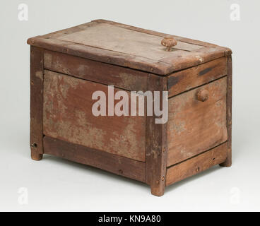This cosmetic box illustrates ancient container design and storage for ...