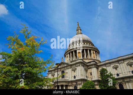 London St Paul Pauls Cathedral facade in England.