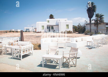 One of the typical guesthouses with bar and restaurant in Antiparos, one of the Cyclade islands in Greece Stock Photo