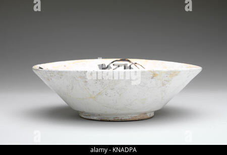 Bowl with Arabic Inscription,  He who multiplies his words, multiplies his worthlessness  MET DP247953 Bowl with Arabic Inscription,  He who multiplies his words, multiplies his worthlessness  MET DP247953 /449721 Stock Photo