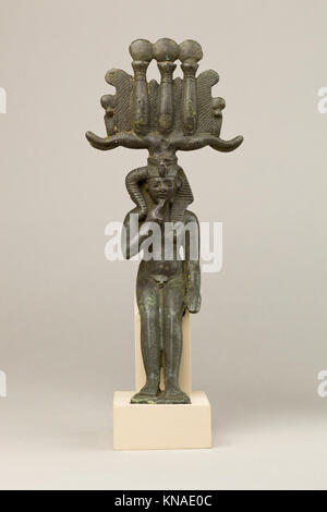 Child god in nemes and hemhem crown MET 64.77 001 545838 Stock Photo