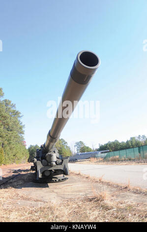 The M65 series artillery piece, nicknamed Atomic Annie, is a 280mm ...
