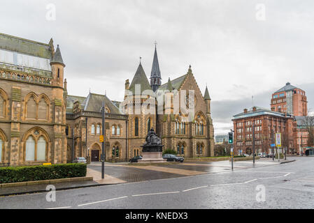 Dundee,Scotland,UK-Dercember 05,2017: The city centre of Dundee with the McManus Galleries and Queen Victoria's Statue. Stock Photo