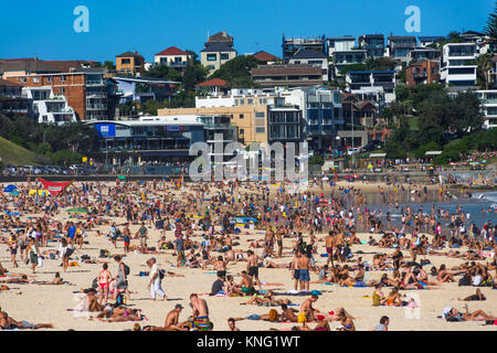 A crowded Bondi beach on a summer's day. Sydney, NSW. Australia Stock Photo