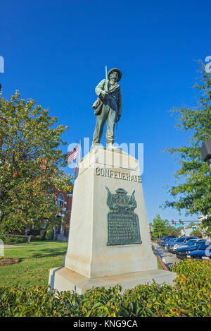 Civil War Confederate soldier statue dedicated to the Confederacy stands in the courthouse square in downtown Forsyth, Georgia.. Stock Photo
