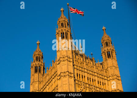 London, UK. 8th December, 2017. Late afternoon sunlight on a Union flag flying above the Palace of Westminster. Stock Photo