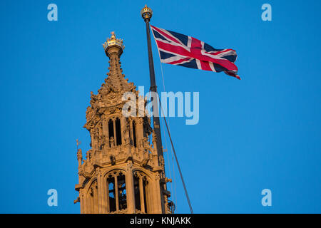 London, UK. 8th December, 2017. Late afternoon sunlight on a Union flag flying above the Palace of Westminster. Stock Photo