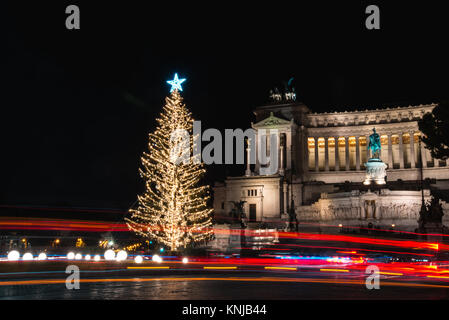 Rome, Italy. 09th Dec, 2017. Christmas light along the city. Credit: Andrea Principato/Pacific Press/Alamy Live News Stock Photo