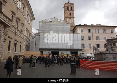 ROME, ITALY - DECEMBER 11, 2017: funeral of the Italian singer Lando Fiorini at the Basilica of Santa Maria in Trastevere Credit: marco varrone/Alamy Live News Stock Photo