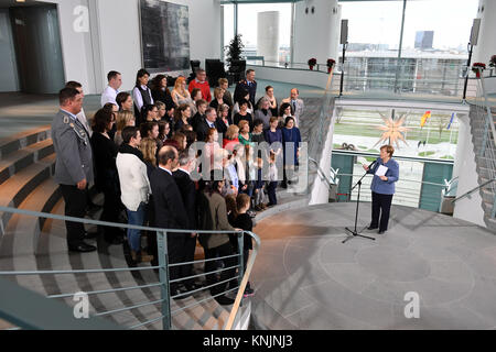 Berlin, Germany. 12th Dec, 2017. German chancellor Angela Merkel (Christian Democratic Union - CDU) receives family members of soldiers currently abroad at the chancellory in Berlin, Germany, 12 December 2017. Credit: Maurizio Gambarini/dpa/Alamy Live News Stock Photo