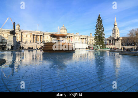 London, UK. 12th Dec, 2017. Ice covers part of Trafalgar Square fountains which has frozen due to the cold temperatures Credit: amer ghazzal/Alamy Live News Stock Photo