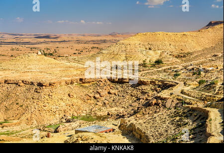 Arid landscape near Chenini in Tataouine Governorate, South Tunisia Stock Photo