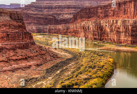 Rafters and Autumn colors along the Colorado River at the Gooseneck in Canyonlands National Park, Utah. Stock Photo