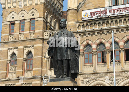 Statue of Sir Pherozeshah Mehta outside the BMC Building, Mumbai, India Stock Photo