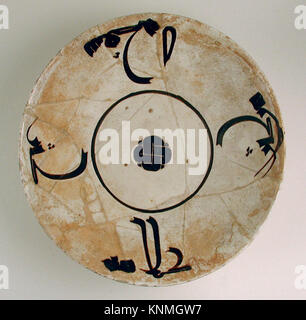 Bowl with Arabic Inscription,  He who multiplies his words, multiplies his worthlessness  MET wb-40.170.25 Bowl with Arabic Inscription,  He who multiplies his words, multiplies his worthlessness  MET wb-40.170.25 /449721 Stock Photo