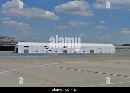 Refugee's lodging, airport Tempelhof, Tempelhofer field, temple court, Berlin, Germany, Fluechtlingsunterkunft, Flughafen Tempelhof, Tempelhofer Feld, Stock Photo