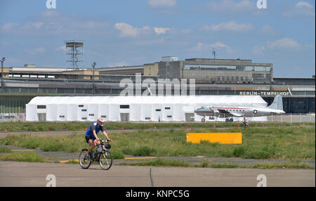 Refugee's lodging, airport Tempelhof, Tempelhofer field, temple court, Berlin, Germany, Fluechtlingsunterkunft, Flughafen Tempelhof, Tempelhofer Feld, Stock Photo