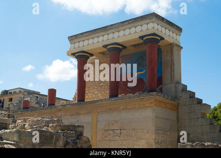 Knossos palace at Crete, Greece Knossos Palace, is the largest Bronze Age archaeological site on Crete and the ceremonial and political centre of the  Stock Photo
