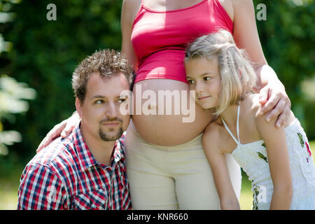 Schwangere Frau mit Mann und Tochter - pregnant woman with family Stock Photo