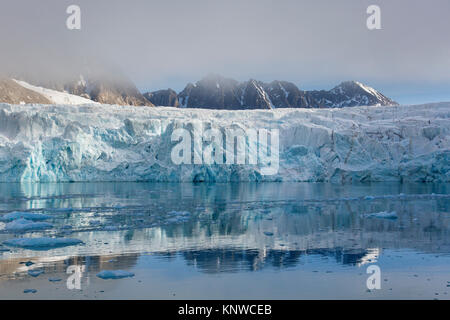 Waggonwaybreen, glacier in Albert I Land at Spitsbergen / Svalbard calving into Magdalenefjorden, Norway Stock Photo