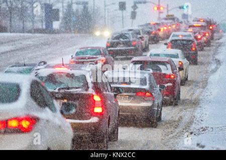 Montreal,Canada,12 December,2017.Early morning traffic jam during a snow-storm.Credit;Mario Beauregard/Alamy Live News Stock Photo