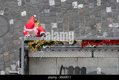 Lucerne, Switzerland - 3 Dec 2017: As Christmas decorations, a Santa Claus puppet with Christmas presents is climbing up the facade of a house at Luce Stock Photo