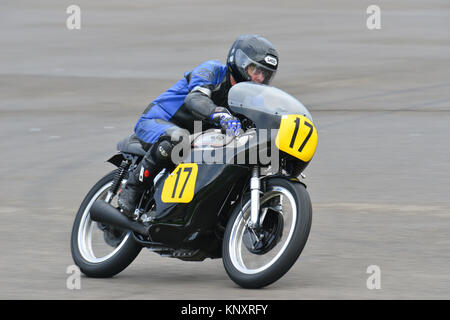 Stuart Tonge, Adam Child, Norton Manx 500, Goodwood Revival 2013, Barry ...