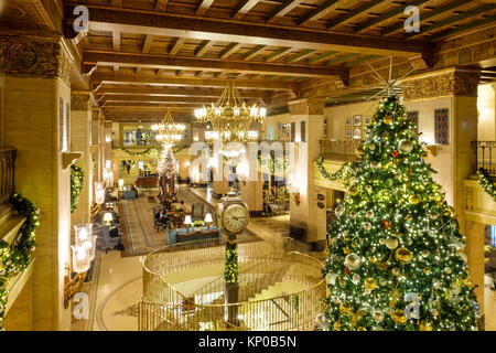 Fairmont Royal York Toronto, guests in the hotel lobby during Christmas ...