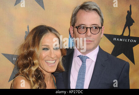 NEW YORK, NY - AUGUST 06: Sarah Jessica Parker, Matthew Broderick attend 'Hamilton' Broadway Opening Night at Richard Rodgers Theatre on August 6, 2015 in New York City.  People:  Sarah Jessica Parker, Matthew Broderick Stock Photo