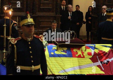 Sinaia, Romania. 13th Dec, 2017. Romania's President Klaus Iohannis mourns over the coffin of Romania's former King Mihai I in Peles castle, Sinaia, north of Bucharest, Romania, on Dec 13, 2017. The coffin of Romania's former King Mihai I was transported in Peles castle on Wednesday and will be buried on Dec. 16. Romania's former King Mihai I died on Tuesday at the age of 96 at his residence in Switzerland. Credit: Cristian Cristel/Xinhua/Alamy Live News Stock Photo