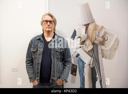 Stade, Germany. 28th Nov, 2017. Artist Thorsten Brinkmann presents